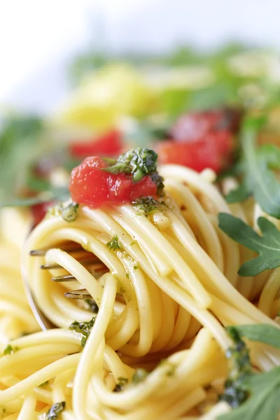 Macro Shot Spaghetti Roteato Intorno Una Forchetta — Foto Stock
