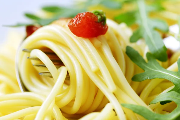 Macro Shot Spaghetti Roteato Intorno Una Forchetta — Foto Stock