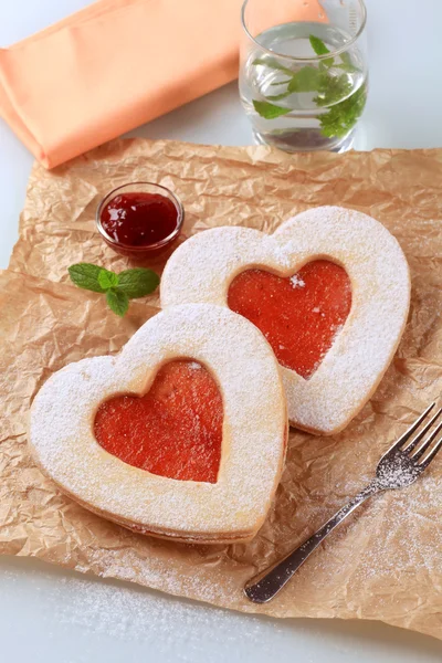 Herzförmige Shortbread Kekse Mit Marmeladenfüllung — Stockfoto