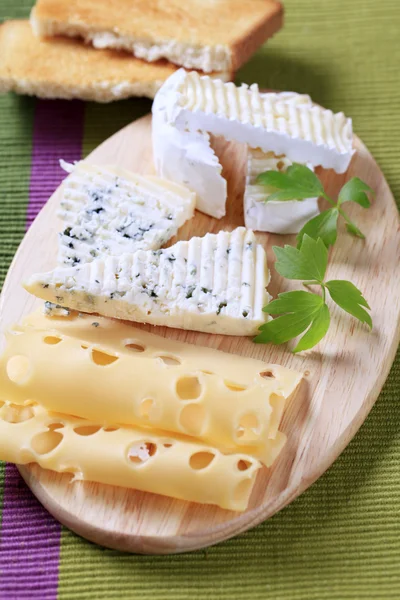 Variety Cheeses Cutting Board — Stock Photo, Image