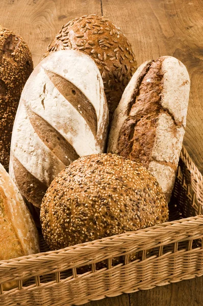 Diverse Soorten Brood Een Mandje — Stockfoto