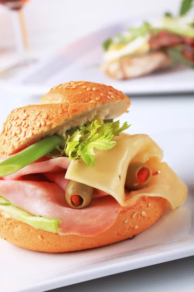 Sándwich de jamón y queso —  Fotos de Stock