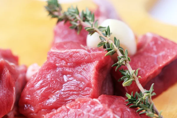 Brokken van rood vlees — Stockfoto