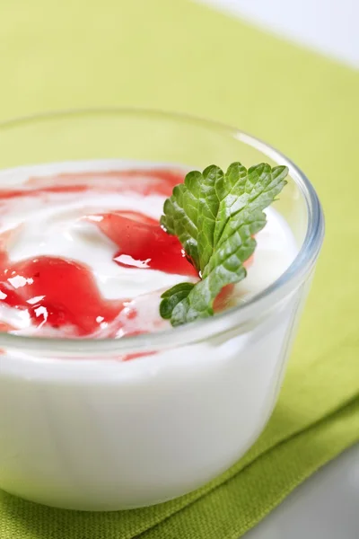 Йогурт и желе — стоковое фото