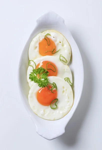 Fried Eggs Porcelain Dish Overhead — Stock Photo, Image
