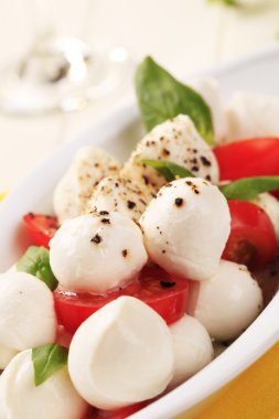 Caprese salatası