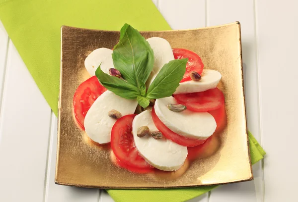 Plasterki Sera Świeżej Mozzarelli Pomidorów — Zdjęcie stockowe