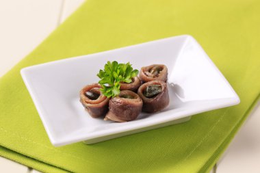 Hamsi filetosu Kapari ile dolu kadar haddelenmiş