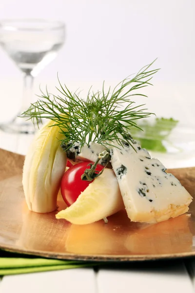 Blue Cheese Fresh Vegetables Garnished Dill — Stock Photo, Image