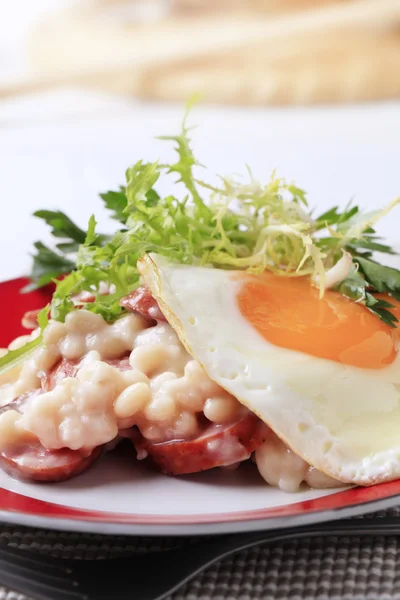 White Beans Sausage Fried Egg Detail — Stock Photo, Image