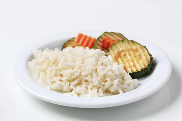 Abobrinha grelhada e arroz — Fotografia de Stock