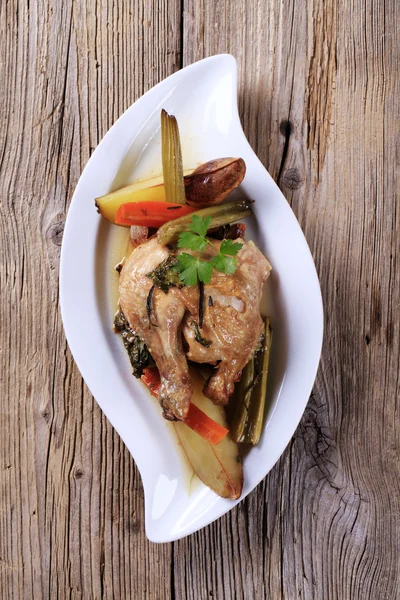 오븐에서 구운 닭고기와 야채 — 스톡 사진