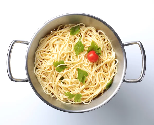 Gekochte Spaghetti Sieb Über Kopf — Stockfoto
