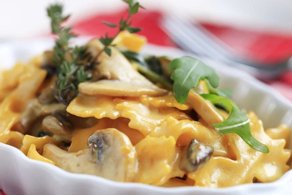 Vegetarian pasta dish — Stock Photo, Image
