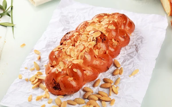 Sweet braided bread — Stock Photo, Image
