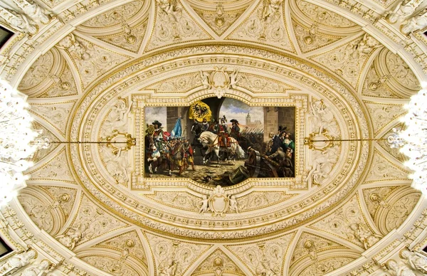 Sierlijke plafond met fresco — Stockfoto
