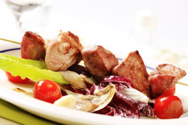 kavrulmuş et ve sebze