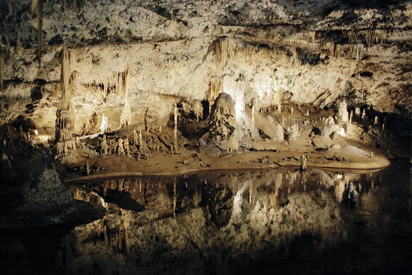 Caverna subterrânea — Fotografia de Stock