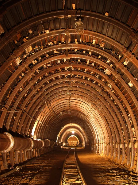 Подземный туннель — стоковое фото