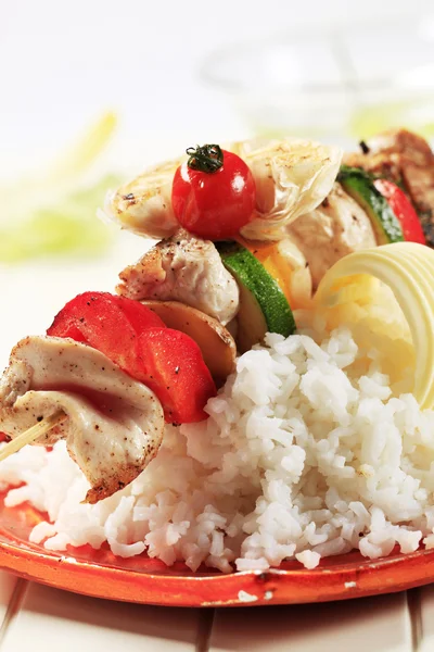 Chicken shish kebab and rice — Stock Photo, Image