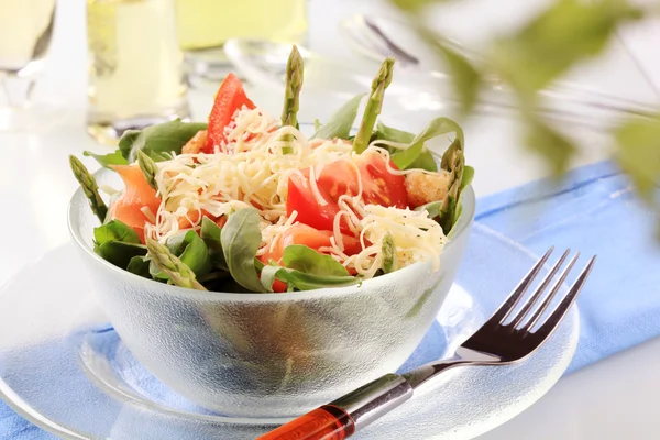 Fresh vegetable and salmon salad — Stok fotoğraf