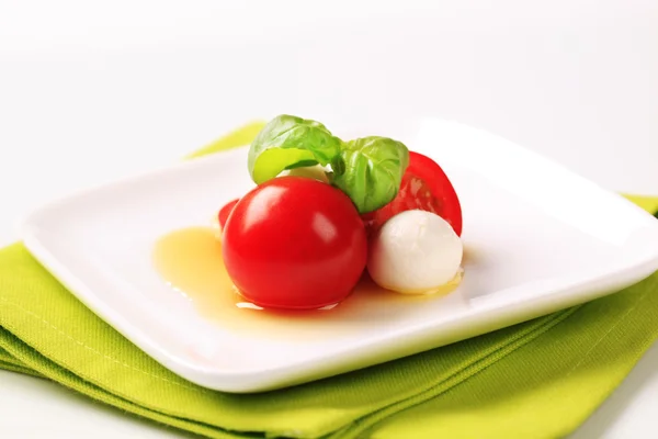 Baby mozzarella and tomatoes — Stock Photo, Image