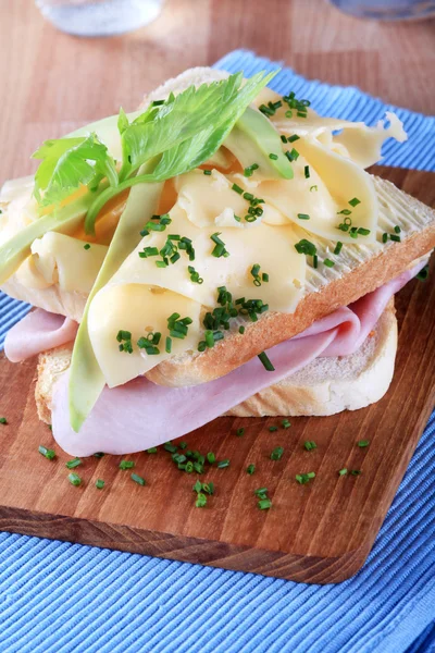 Sándwich de jamón y queso —  Fotos de Stock