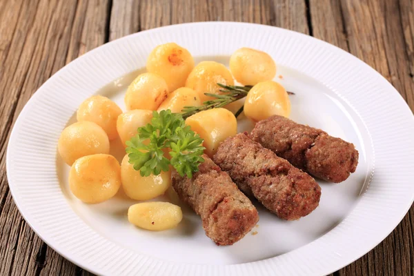 Cevapcici en aardappelen — Stockfoto