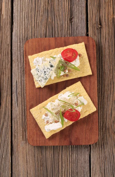Pan crujiente y queso —  Fotos de Stock