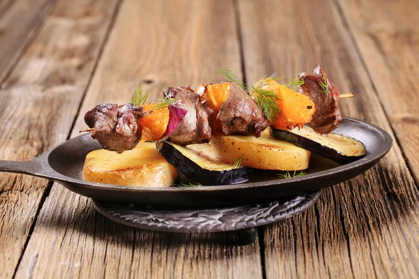 Beef or venison kebab with oranges — Stock Photo, Image