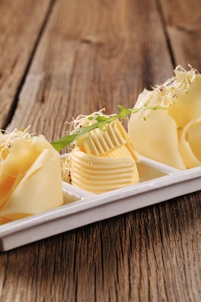 Queijo suíço e manteiga — Fotografia de Stock