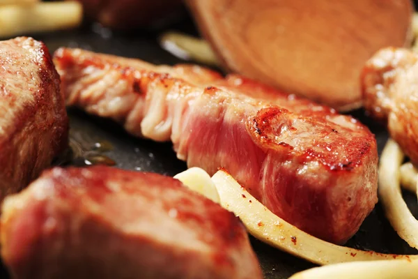 Pan frying pork and garlic — Stock Photo, Image