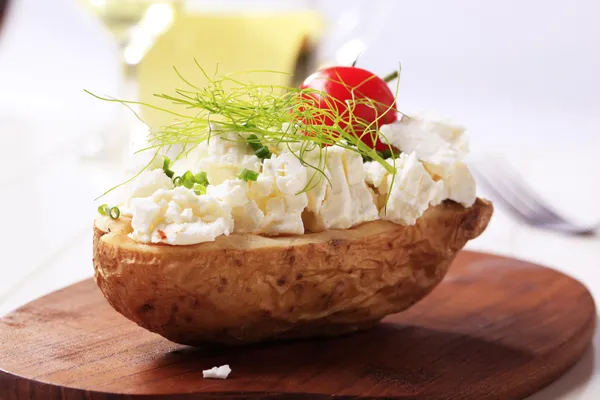 Bakad potatis och ostmassa — Stockfoto