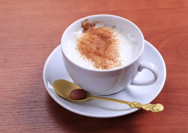 Kaffee und gedämpfte Milch — Stockfoto