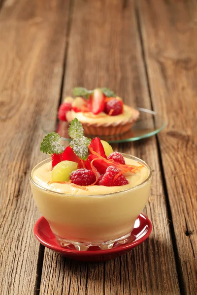 Pudding et fruits — Photo