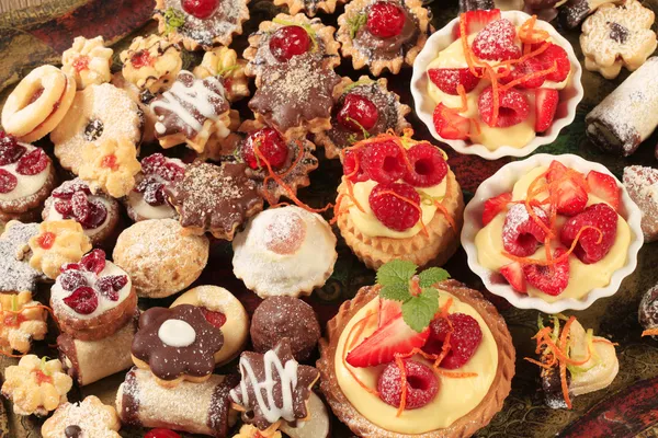 Różne ciasteczka i desery — Zdjęcie stockowe