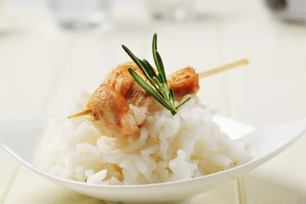 Kyckling spett och ris — Stockfoto