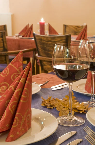 Cenário de mesa em um restaurante — Fotografia de Stock