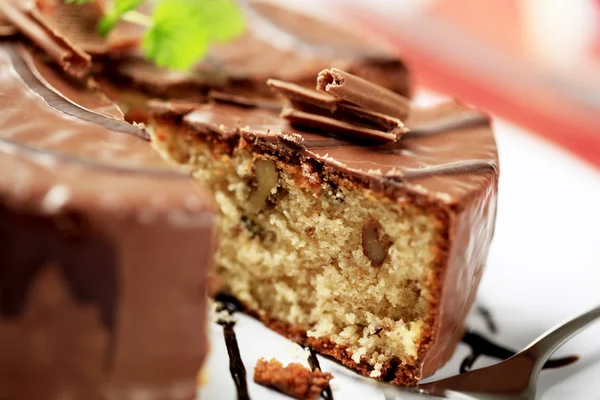 Nut cake med choklad glasyr — Stockfoto