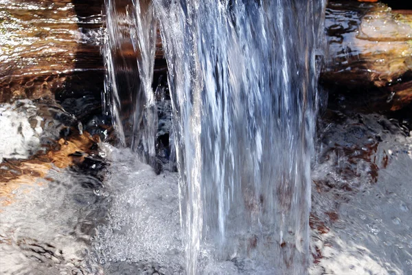 きれいな水の流れ. — ストック写真