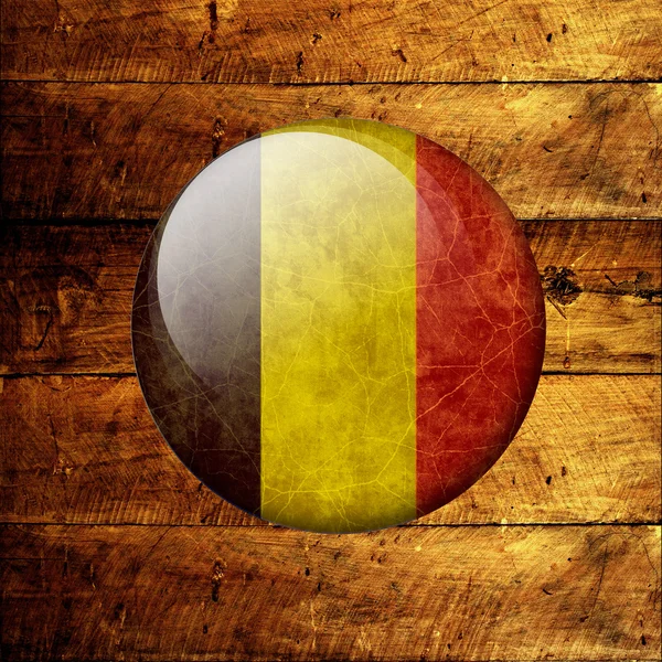Grunge Bandera Belga sobre fondo de madera — Foto de Stock