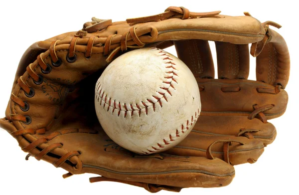 Honkbal handschoen en bal in zak op wit. — Stockfoto