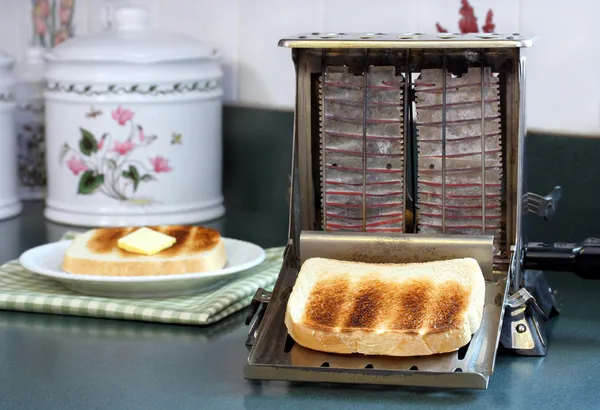 Tostadora Vintage y tostadas — Foto de Stock