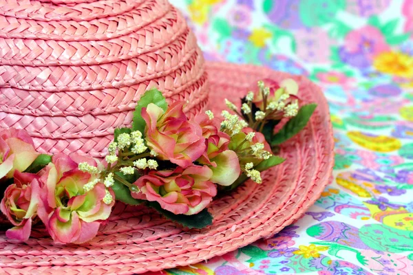 粉红色秸秆复活节帽 — 图库照片