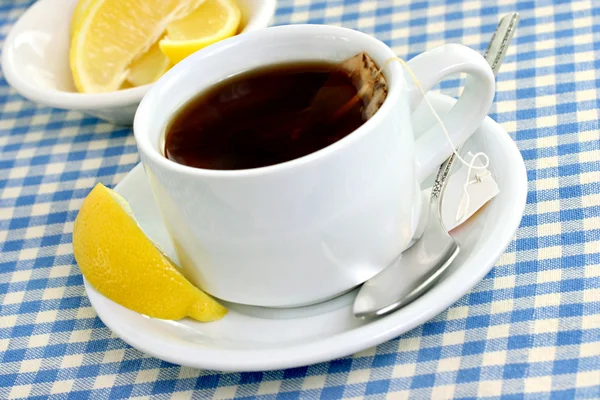 Tazza di tè e limone — Foto Stock