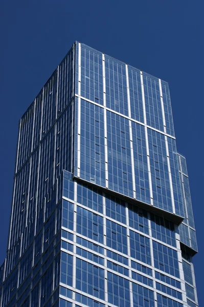 Ventana fachada de vidrio edificio de oficinas — Foto de Stock
