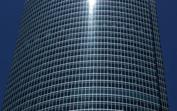 Okno skleněná fasáda kancelářská budova — Stock fotografie