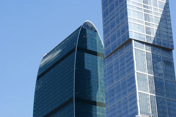 Fönster glas fasad kontorsbyggnad — Stockfoto