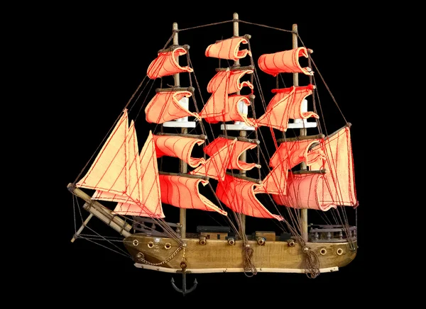Souvenir Kopie Eines Segelschiffs Mit Roten Segeln Isoliert Auf Schwarz — Stockfoto