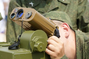 askeri 2010, Rusya lazer mesafe bulucu bakıyor
